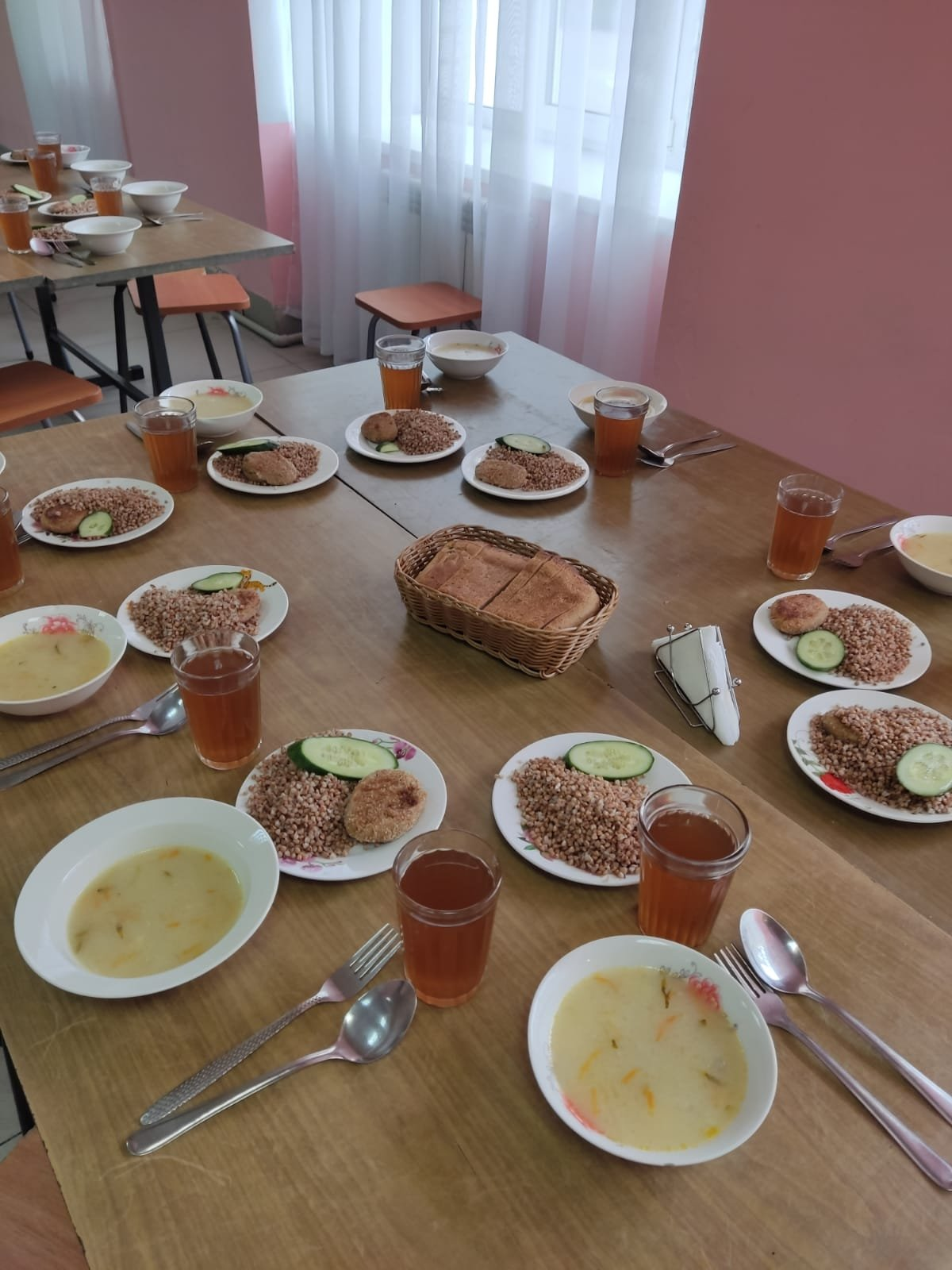 Обед столовой